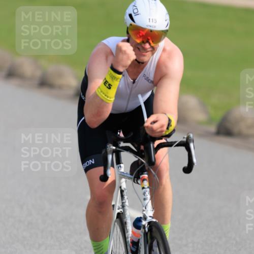 15.06.2025 - 27. Vierlanden-Triathlon H.Heesch http://msf.ph/oto/7988952 15.06.2025 09:30:07 Radfahren 109, 115, 139, 144, 167 meine-sportfotos.de