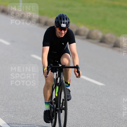 15.06.2025 - 27. Vierlanden-Triathlon H.Heesch http://msf.ph/oto/7988980 15.06.2025 09:30:09 Radfahren 109, 115, 139, 144, 167 meine-sportfotos.de