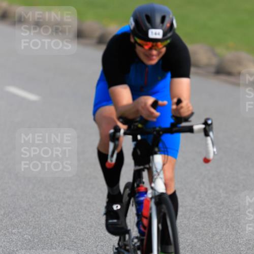 15.06.2025 - 27. Vierlanden-Triathlon H.Heesch http://msf.ph/oto/7989050 15.06.2025 09:30:15 Radfahren 32, 144 meine-sportfotos.de
