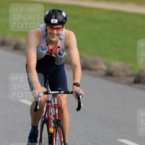 15.06.2025 - 27. Vierlanden-Triathlon H.Heesch http://msf.ph/oto/7989071 15.06.2025 09:30:24 Radfahren 32, 174 meine-sportfotos.de