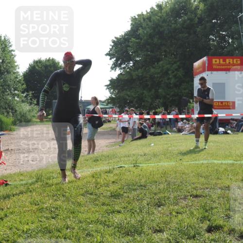 15.06.2025 - 27. Vierlanden-Triathlon KatJ http://msf.ph/oto/7989088 15.06.2025 09:07:04 Schwimmen 212, 251 meine-sportfotos.de