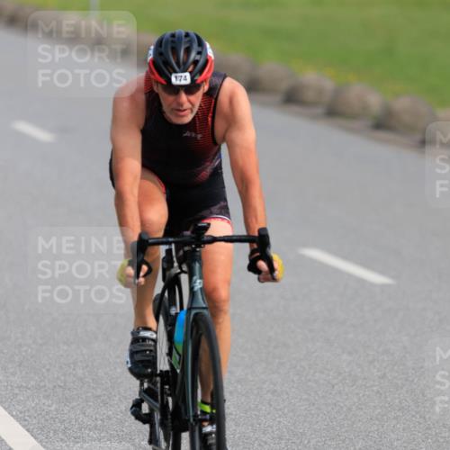 15.06.2025 - 27. Vierlanden-Triathlon H.Heesch http://msf.ph/oto/7989093 15.06.2025 09:30:32 Radfahren 174 meine-sportfotos.de