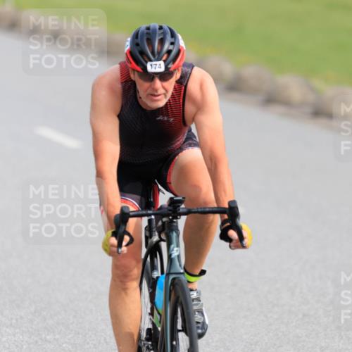 15.06.2025 - 27. Vierlanden-Triathlon H.Heesch http://msf.ph/oto/7989103 15.06.2025 09:30:33 Radfahren 174 meine-sportfotos.de