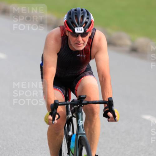 15.06.2025 - 27. Vierlanden-Triathlon H.Heesch http://msf.ph/oto/7989108 15.06.2025 09:30:33 Radfahren 174 meine-sportfotos.de