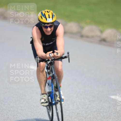 21.06.2025 - 27. Vierlanden-Triathlon H.Heesch http://msf.ph/oto/7989112 15.06.2025 11:46:09 Radfahren 215, 663, 743, 803, 886 meine-sportfotos.de