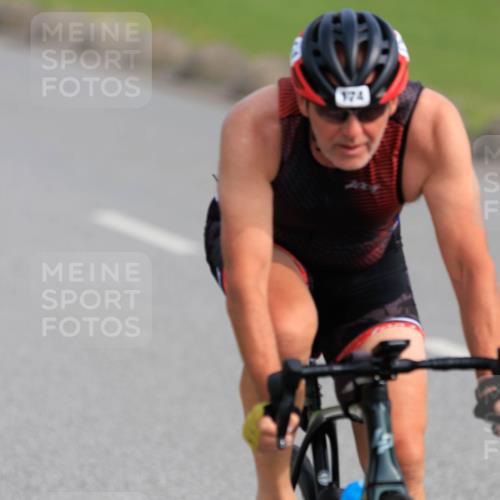 15.06.2025 - 27. Vierlanden-Triathlon H.Heesch http://msf.ph/oto/7989116 15.06.2025 09:30:33 Radfahren 174 meine-sportfotos.de