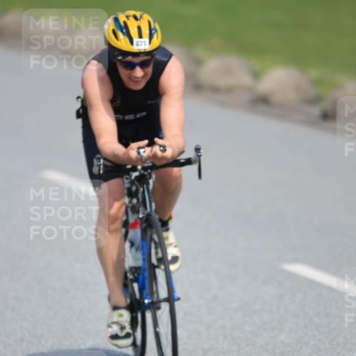 21.06.2025 - 27. Vierlanden-Triathlon H.Heesch http://msf.ph/oto/7989124 15.06.2025 11:46:09 Radfahren 215, 663, 743, 803, 886 meine-sportfotos.de