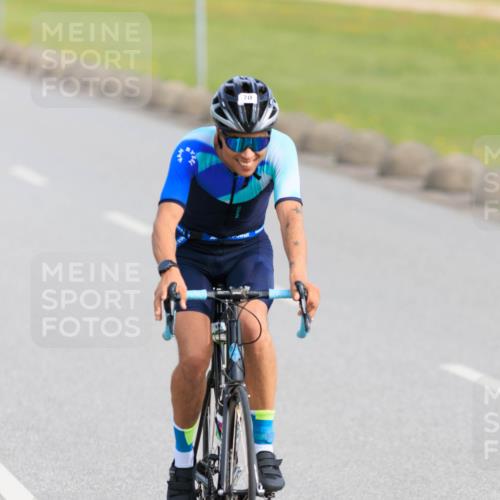 15.06.2025 - 27. Vierlanden-Triathlon H.Heesch http://msf.ph/oto/7989125 15.06.2025 09:31:03 Radfahren 70 meine-sportfotos.de
