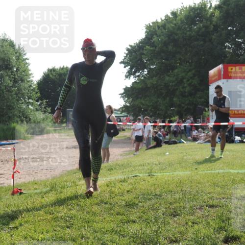 15.06.2025 - 27. Vierlanden-Triathlon KatJ http://msf.ph/oto/7989134 15.06.2025 09:07:05 Schwimmen 212, 231, 251 meine-sportfotos.de