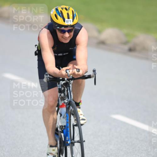 21.06.2025 - 27. Vierlanden-Triathlon H.Heesch http://msf.ph/oto/7989136 15.06.2025 11:46:09 Radfahren 215, 663, 743, 803, 886 meine-sportfotos.de