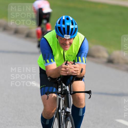 15.06.2025 - 27. Vierlanden-Triathlon H.Heesch http://msf.ph/oto/7989150 15.06.2025 09:31:27 Radfahren 13, 127, 173 meine-sportfotos.de