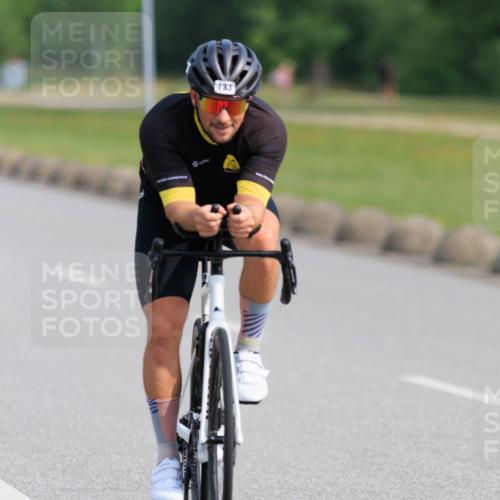 15.06.2025 - 27. Vierlanden-Triathlon H.Heesch http://msf.ph/oto/7989156 15.06.2025 09:31:43 Radfahren 106, 133 meine-sportfotos.de