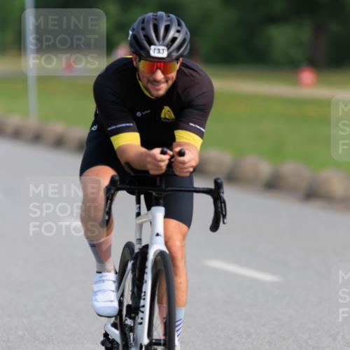 15.06.2025 - 27. Vierlanden-Triathlon H.Heesch http://msf.ph/oto/7989161 15.06.2025 09:31:43 Radfahren 106, 133 meine-sportfotos.de
