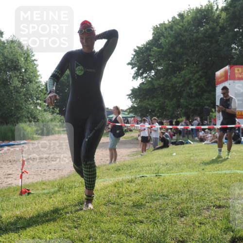 15.06.2025 - 27. Vierlanden-Triathlon KatJ http://msf.ph/oto/7989164 15.06.2025 09:07:05 Schwimmen 212, 231, 251 meine-sportfotos.de