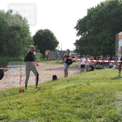 15.06.2025 - 27. Vierlanden-Triathlon KatJ http://msf.ph/oto/7989191 15.06.2025 09:07:11 Schwimmen 231, 251 meine-sportfotos.de