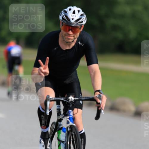 15.06.2025 - 27. Vierlanden-Triathlon H.Heesch http://msf.ph/oto/7989202 15.06.2025 09:32:11 Radfahren 123, 225 meine-sportfotos.de