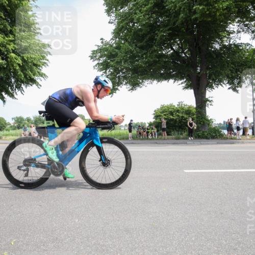 15.06.2025 - 7 Türme Triathlon Yannick Fuchs http://msf.ph/oto/7989229 15.06.2025 13:00:55 Radfahren 298, 376, 398, 467, 467, 515, 524, 545, 667, 774, 797, 804, 846, 872, 1028, 1070, 1091 meine-sportfotos.de