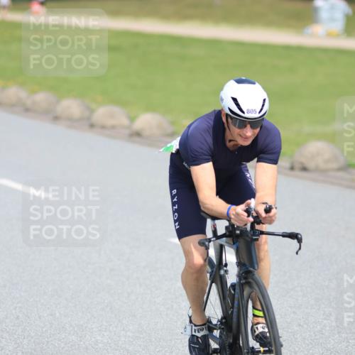 21.06.2025 - 27. Vierlanden-Triathlon H.Heesch http://msf.ph/oto/7989249 15.06.2025 11:46:27 Radfahren 640, 694, 805 meine-sportfotos.de