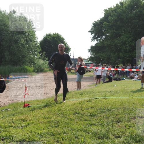 15.06.2025 - 27. Vierlanden-Triathlon KatJ http://msf.ph/oto/7989253 15.06.2025 09:07:12 Schwimmen 231, 251 meine-sportfotos.de