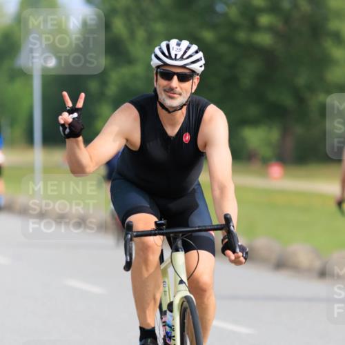 15.06.2025 - 27. Vierlanden-Triathlon H.Heesch http://msf.ph/oto/7989255 15.06.2025 09:32:59 Radfahren 48, 125, 161, 235, 239 meine-sportfotos.de