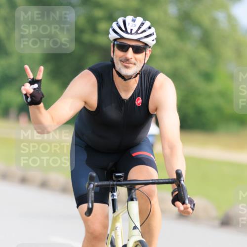 15.06.2025 - 27. Vierlanden-Triathlon H.Heesch http://msf.ph/oto/7989257 15.06.2025 09:33:00 Radfahren 48, 125, 161, 235, 239 meine-sportfotos.de