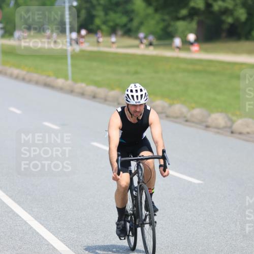 21.06.2025 - 27. Vierlanden-Triathlon H.Heesch http://msf.ph/oto/7989259 15.06.2025 11:46:28 Radfahren 640, 694, 805 meine-sportfotos.de