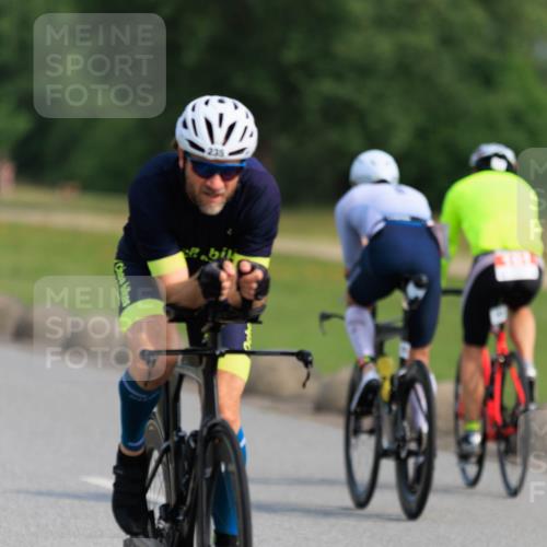 15.06.2025 - 27. Vierlanden-Triathlon H.Heesch http://msf.ph/oto/7989265 15.06.2025 09:33:08 Radfahren 34, 152, 235, 239 meine-sportfotos.de