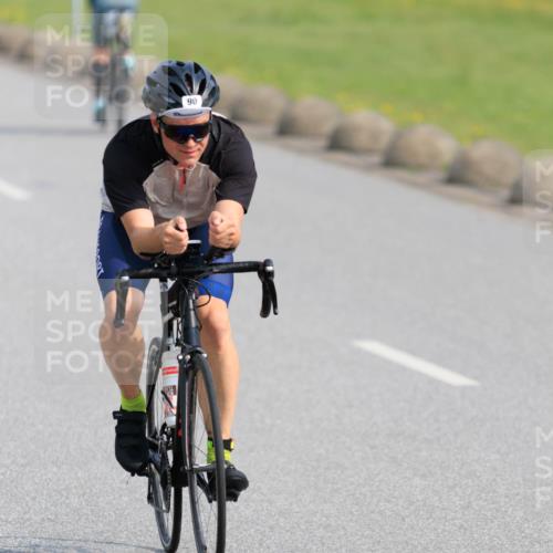 15.06.2025 - 27. Vierlanden-Triathlon H.Heesch http://msf.ph/oto/7989275 15.06.2025 09:33:43 Radfahren 90, 97, 150 meine-sportfotos.de