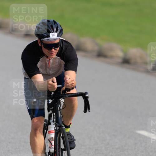 15.06.2025 - 27. Vierlanden-Triathlon H.Heesch http://msf.ph/oto/7989283 15.06.2025 09:33:44 Radfahren 90, 97, 150 meine-sportfotos.de