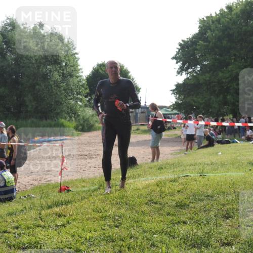 15.06.2025 - 27. Vierlanden-Triathlon KatJ http://msf.ph/oto/7989295 15.06.2025 09:07:13 Schwimmen 231 meine-sportfotos.de