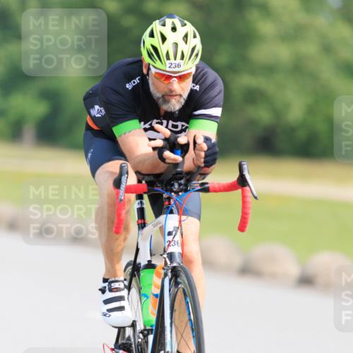 15.06.2025 - 27. Vierlanden-Triathlon H.Heesch http://msf.ph/oto/7989299 15.06.2025 09:34:06 Radfahren 236 meine-sportfotos.de