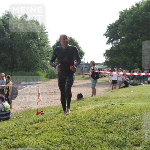 15.06.2025 - 27. Vierlanden-Triathlon KatJ http://msf.ph/oto/7989308 15.06.2025 09:07:13 Schwimmen 231 meine-sportfotos.de