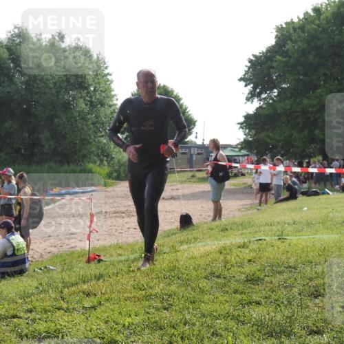 15.06.2025 - 27. Vierlanden-Triathlon KatJ http://msf.ph/oto/7989314 15.06.2025 09:07:13 Schwimmen 231 meine-sportfotos.de