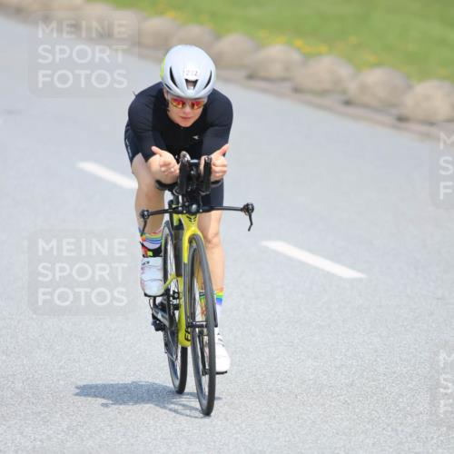 21.06.2025 - 27. Vierlanden-Triathlon H.Heesch http://msf.ph/oto/7989321 15.06.2025 11:46:44 Radfahren 222, 678, 778 meine-sportfotos.de