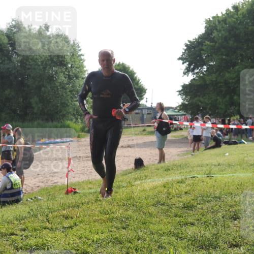 15.06.2025 - 27. Vierlanden-Triathlon KatJ http://msf.ph/oto/7989322 15.06.2025 09:07:13 Schwimmen 231 meine-sportfotos.de
