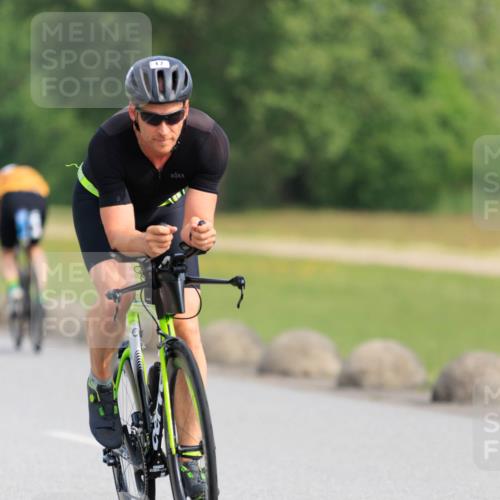15.06.2025 - 27. Vierlanden-Triathlon H.Heesch http://msf.ph/oto/7989324 15.06.2025 09:35:02 Radfahren 17 meine-sportfotos.de