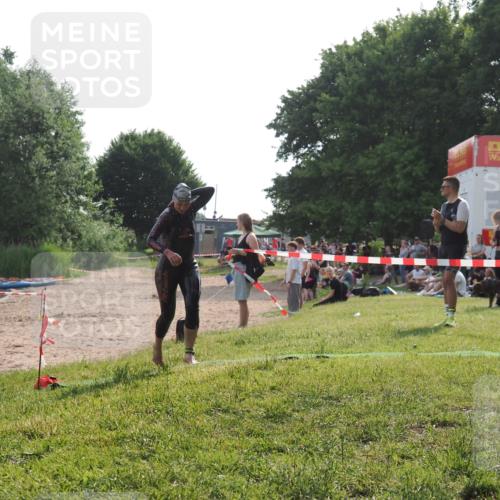 15.06.2025 - 27. Vierlanden-Triathlon KatJ http://msf.ph/oto/7989352 15.06.2025 09:08:38 Schwimmen 226 meine-sportfotos.de