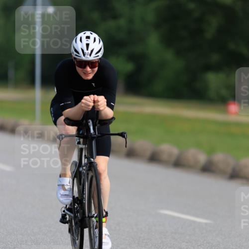 15.06.2025 - 27. Vierlanden-Triathlon H.Heesch http://msf.ph/oto/7989364 15.06.2025 09:36:38 Radfahren 10, 144 meine-sportfotos.de