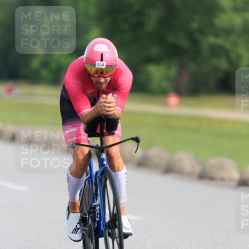 15.06.2025 - 27. Vierlanden-Triathlon H.Heesch http://msf.ph/oto/7989376 15.06.2025 09:37:11 Radfahren 158 meine-sportfotos.de