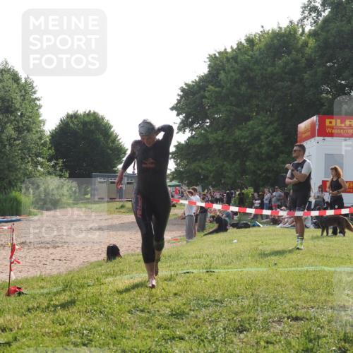 15.06.2025 - 27. Vierlanden-Triathlon KatJ http://msf.ph/oto/7989420 15.06.2025 09:08:39 Schwimmen 226 meine-sportfotos.de