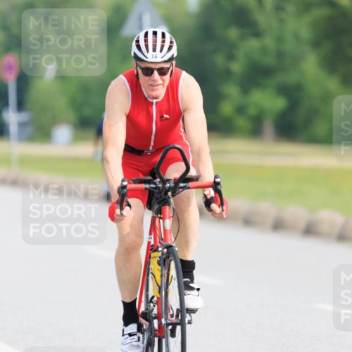 15.06.2025 - 27. Vierlanden-Triathlon H.Heesch http://msf.ph/oto/7989425 15.06.2025 09:37:31 Radfahren 16, 25, 32, 133, 207 meine-sportfotos.de