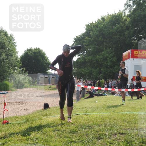 15.06.2025 - 27. Vierlanden-Triathlon KatJ http://msf.ph/oto/7989433 15.06.2025 09:08:39 Schwimmen 226 meine-sportfotos.de