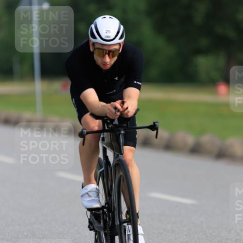 15.06.2025 - 27. Vierlanden-Triathlon H.Heesch http://msf.ph/oto/7989437 15.06.2025 09:37:33 Radfahren 16, 25, 32, 133, 157, 207 meine-sportfotos.de