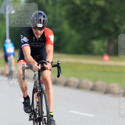 15.06.2025 - 27. Vierlanden-Triathlon H.Heesch http://msf.ph/oto/7989446 15.06.2025 09:37:41 Radfahren 32, 157, 174 meine-sportfotos.de