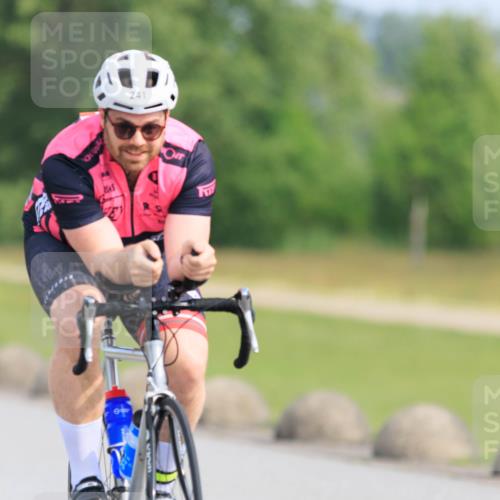 15.06.2025 - 27. Vierlanden-Triathlon H.Heesch http://msf.ph/oto/7989467 15.06.2025 09:37:55 Radfahren 225, 241 meine-sportfotos.de
