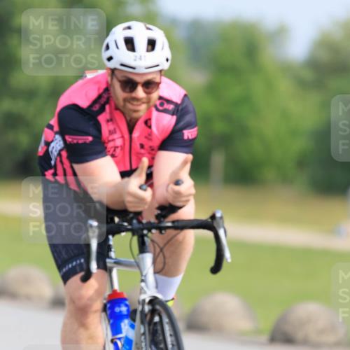 15.06.2025 - 27. Vierlanden-Triathlon H.Heesch http://msf.ph/oto/7989475 15.06.2025 09:37:55 Radfahren 225, 241 meine-sportfotos.de