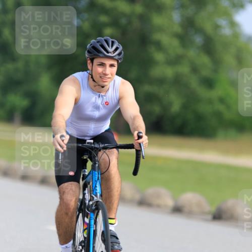 15.06.2025 - 27. Vierlanden-Triathlon H.Heesch http://msf.ph/oto/7989483 15.06.2025 09:38:12 Radfahren 19, 173 meine-sportfotos.de