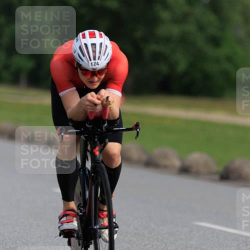 15.06.2025 - 27. Vierlanden-Triathlon H.Heesch http://msf.ph/oto/7989504 15.06.2025 09:38:34 Radfahren 4, 123, 124, 232, 235 meine-sportfotos.de