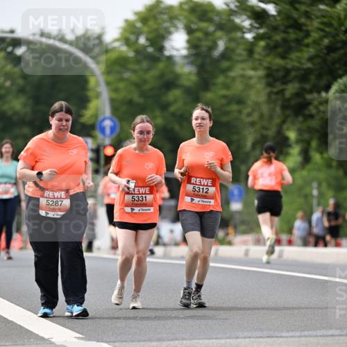 15.06.2025 - REWE Women's Run Dr. Thomas Lammeyer http://msf.ph/oto/7989525 15.06.2025 10:49:21 Laufen 5287, 5331, 5312 meine-sportfotos.de