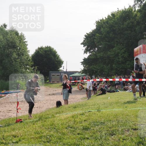 15.06.2025 - 27. Vierlanden-Triathlon KatJ http://msf.ph/oto/7989528 15.06.2025 09:08:59 Schwimmen 199 meine-sportfotos.de